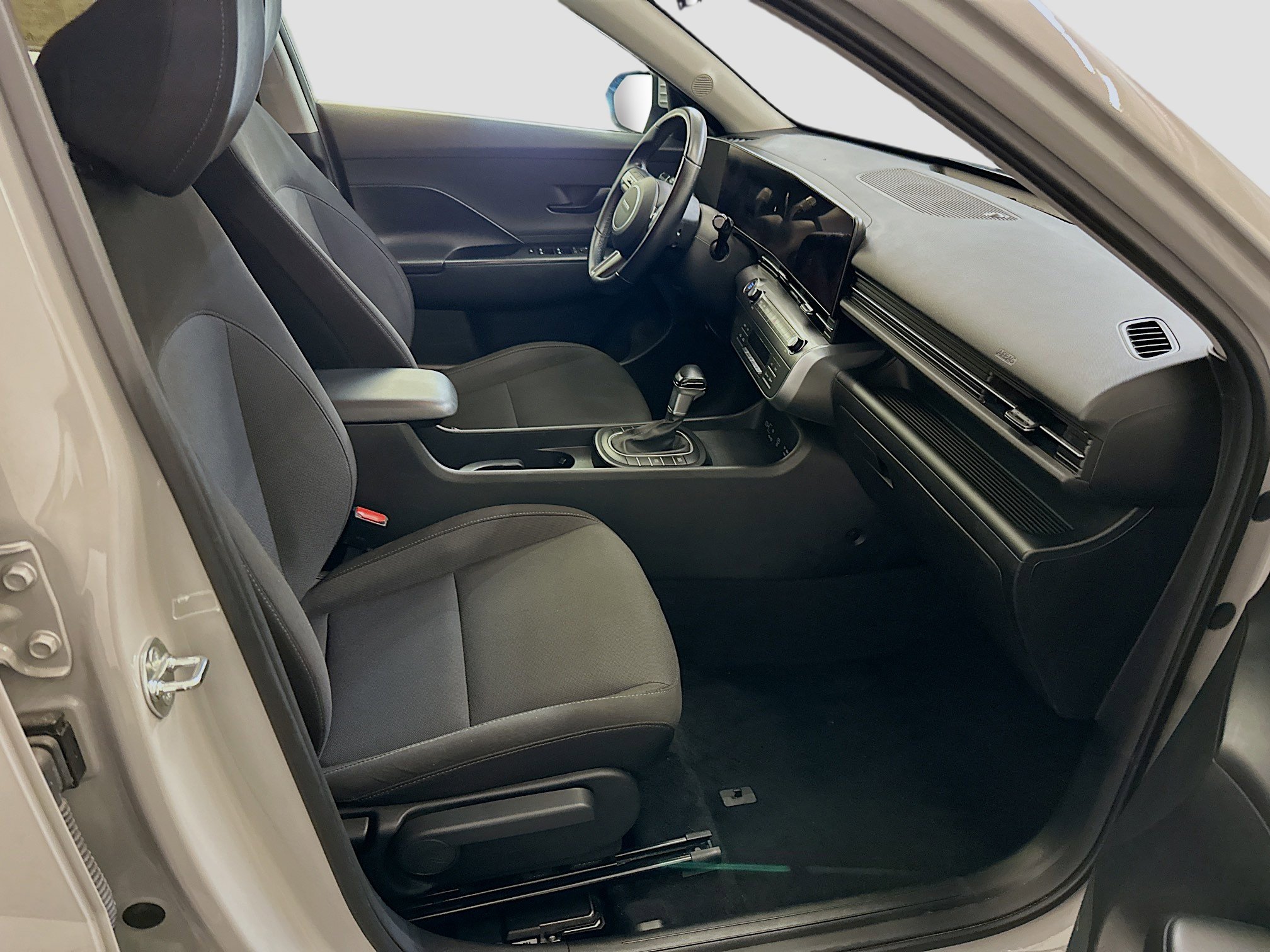 Used 2024 Hyundai Kona SEL image 32