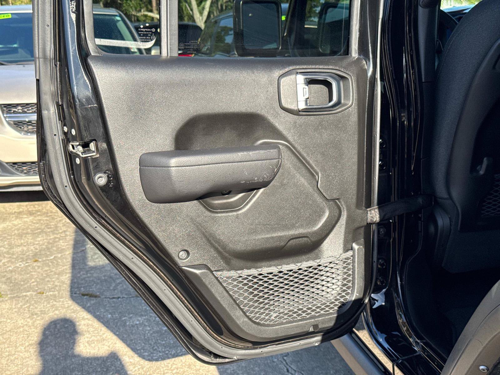 Used 2024 Jeep Wrangler Unlimited Rubicon AWD/4WD image 11