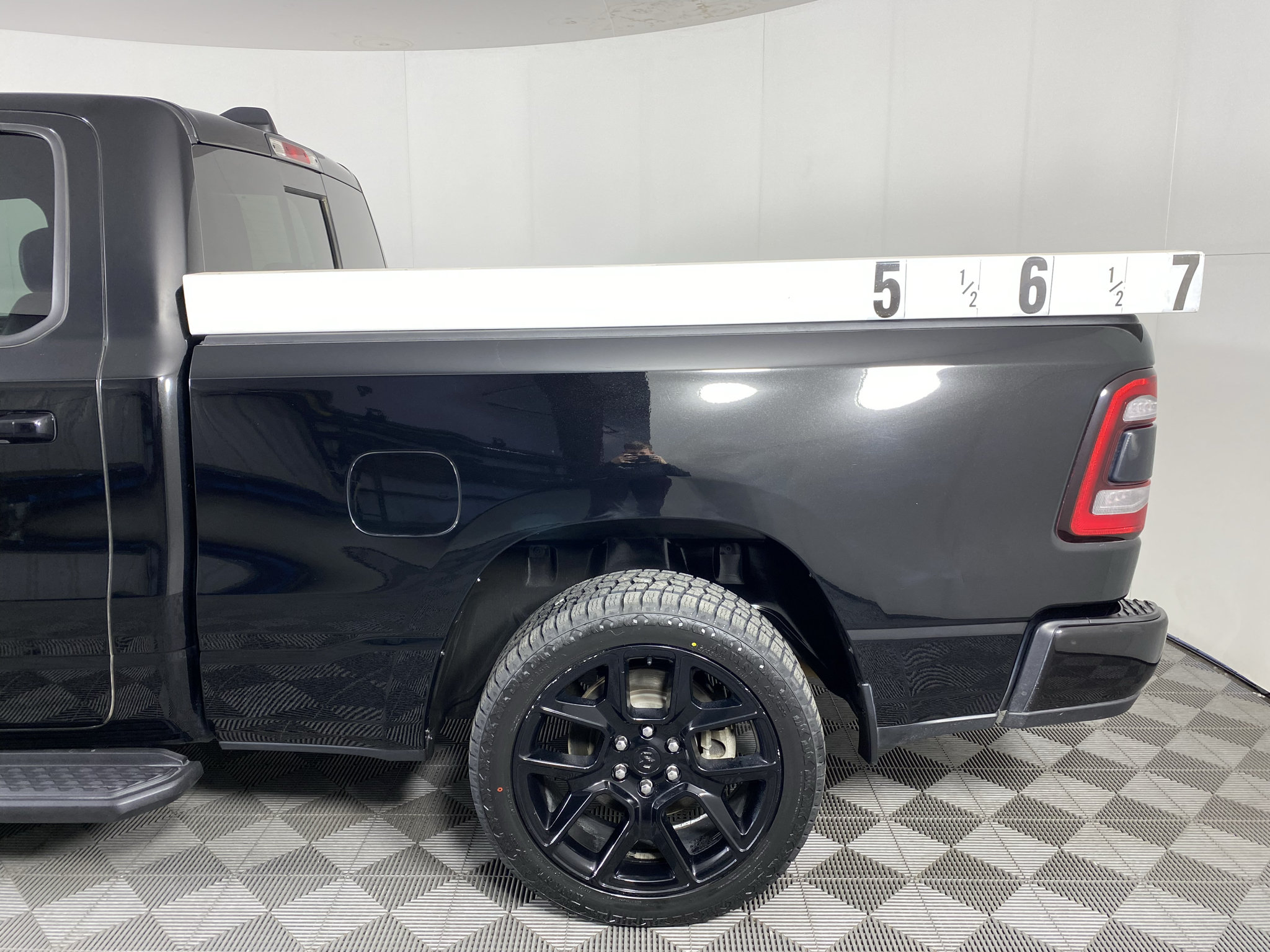 Used 2023 RAM 1500 Laramie AWD/4WD image 6