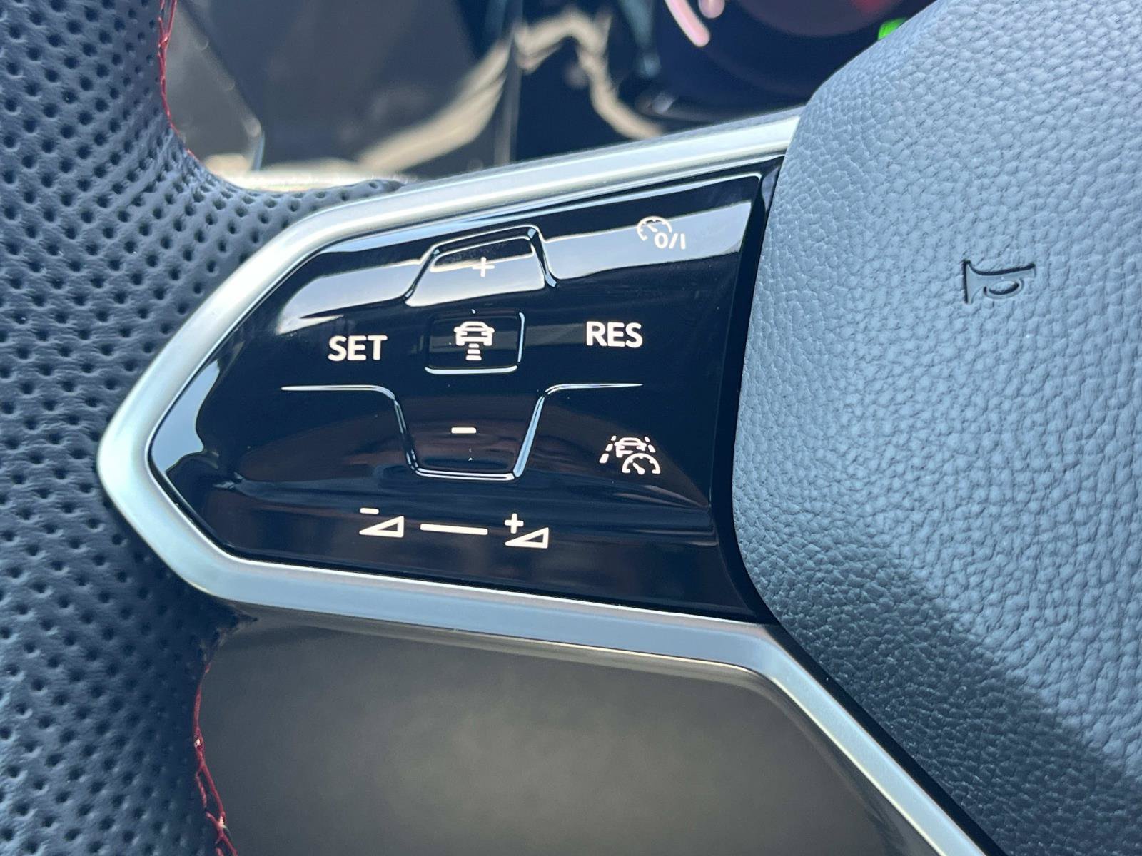 Certified 2022 Volkswagen GTI S FWD image 9