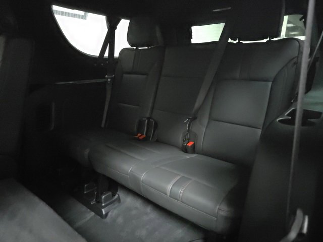 Used 2025 Chevrolet Suburban RST image 12