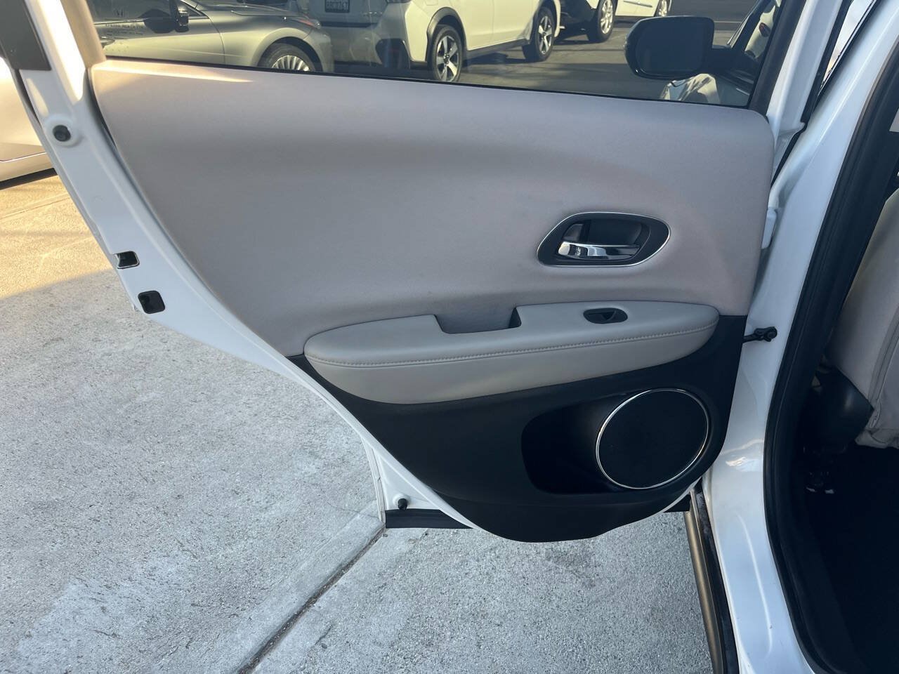 Used 2016 Honda HR-V EX image 17
