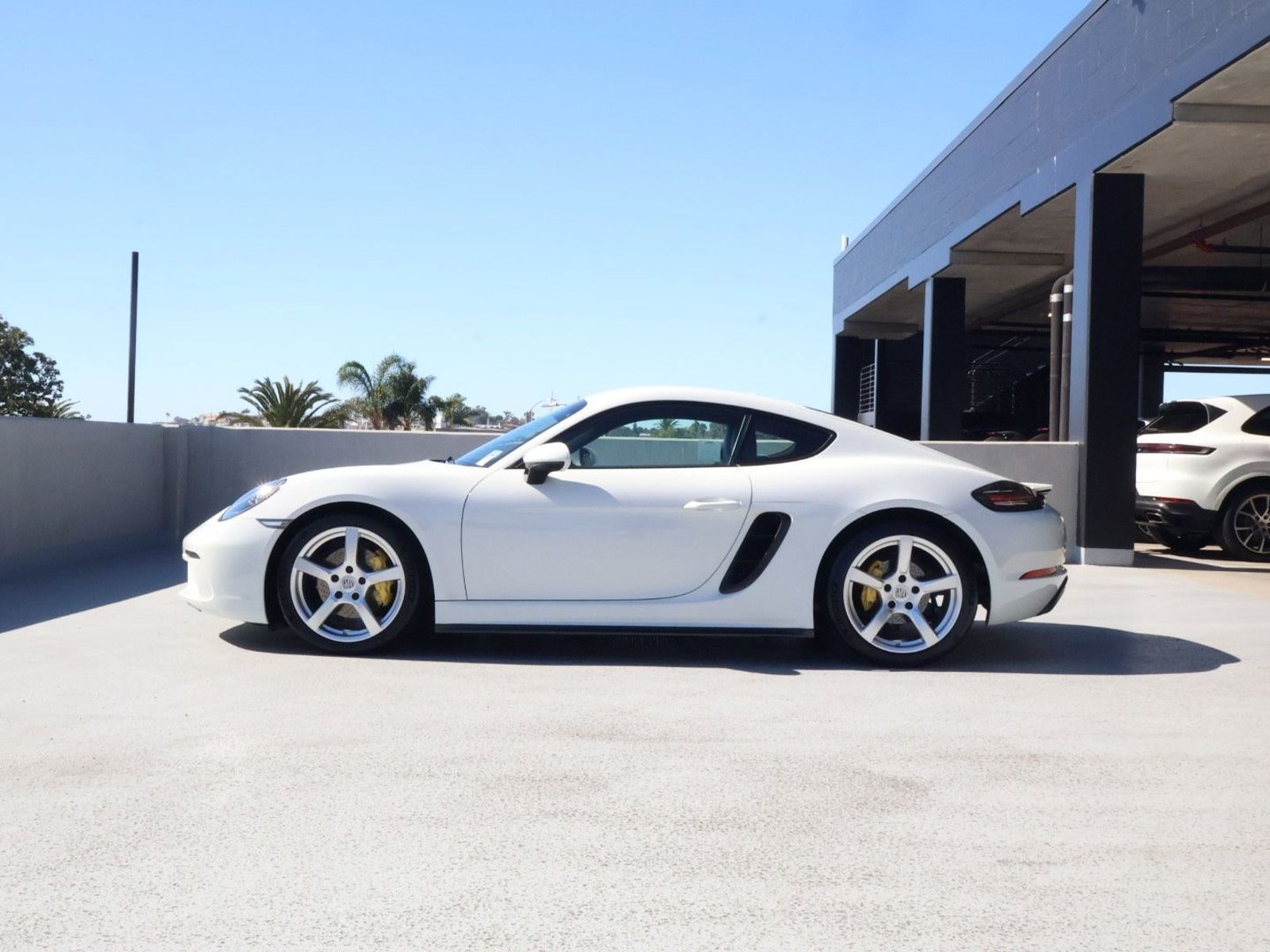 Certified 2018 Porsche 718 Cayman RWD image 2