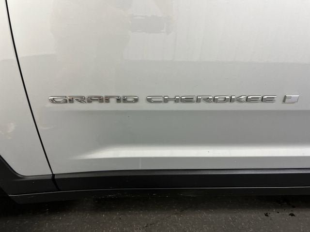 Used 2022 Jeep Grand Cherokee Limited w/ Luxury Tech Group II AWD/4WD image 33