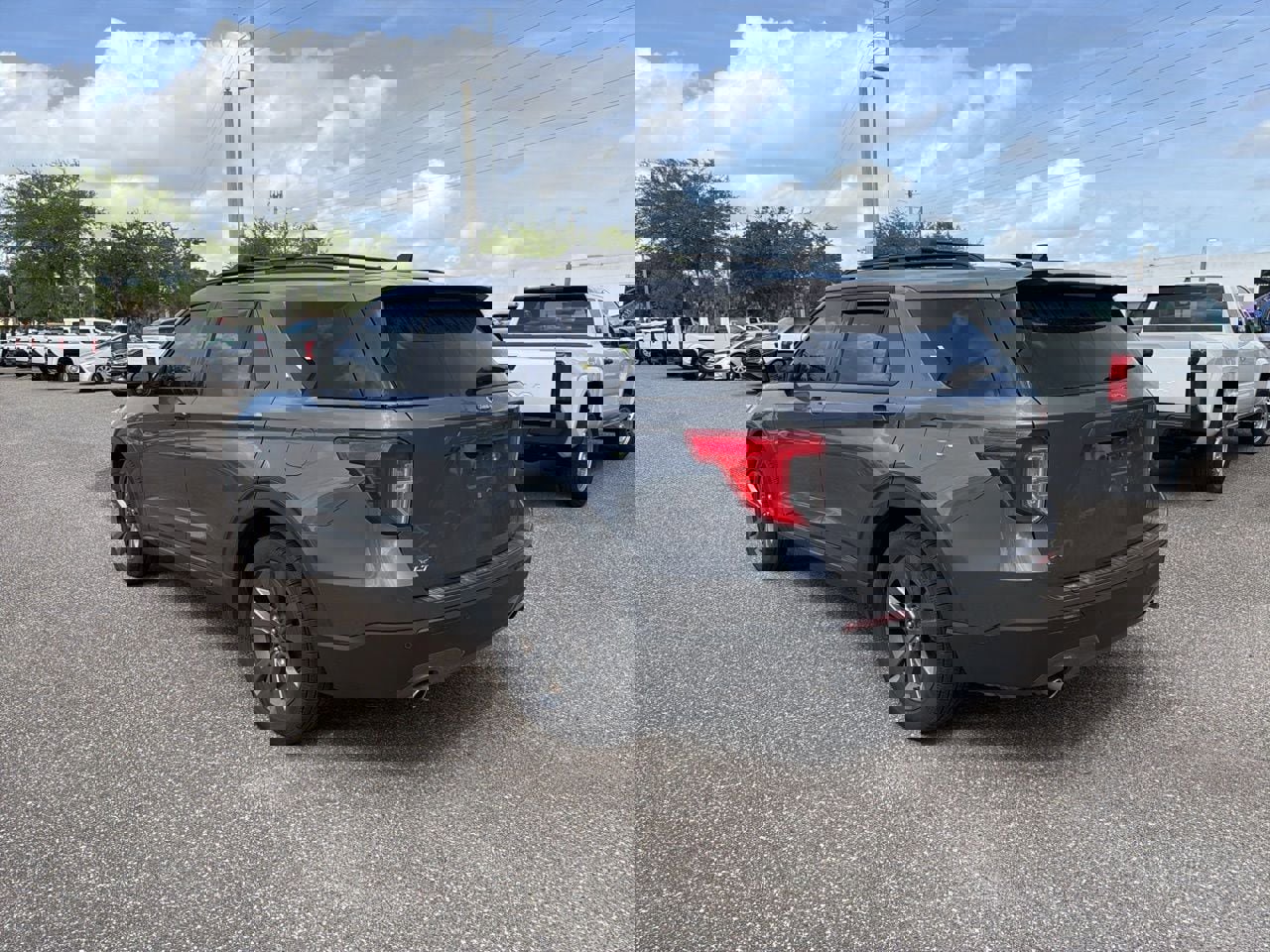 Used 2021 Ford Explorer XLT w/ Equipment Group 202A image 3