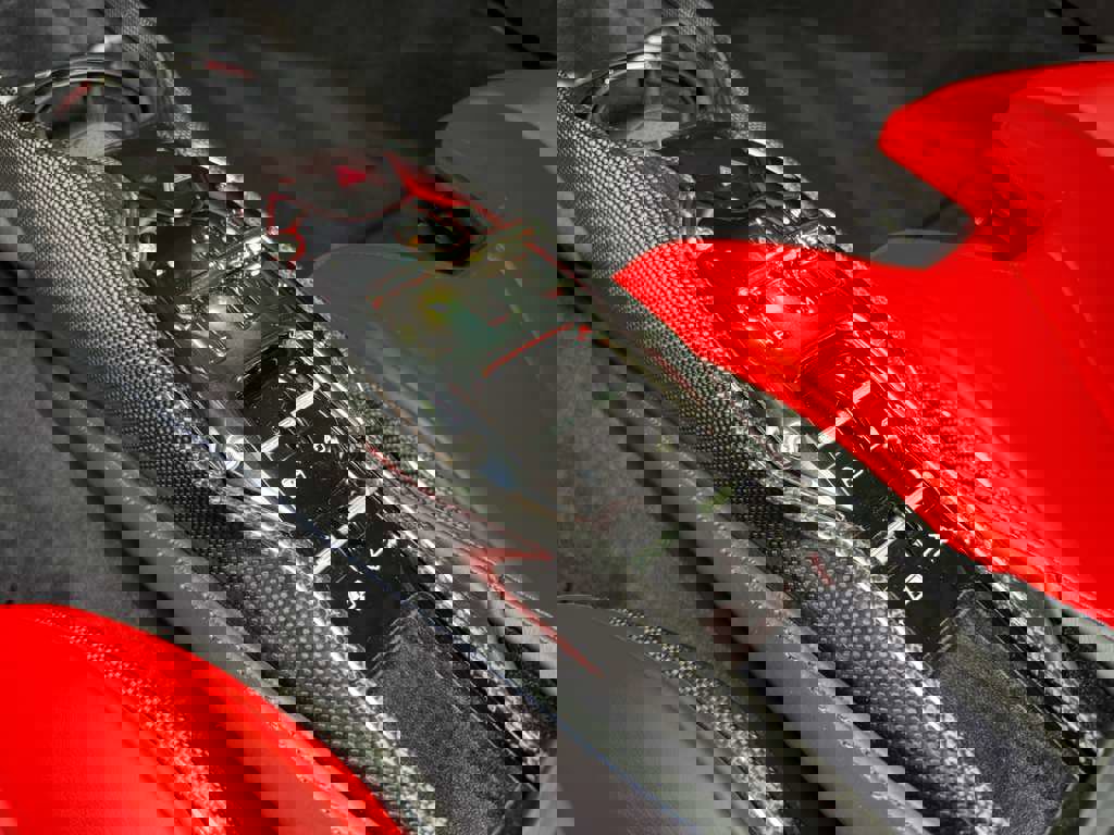 Used 2023 Ferrari SF90 Spider image 29