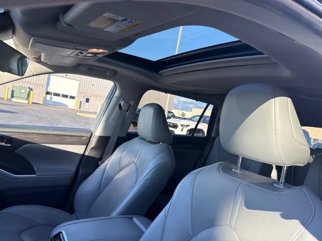 Used 2022 Toyota Highlander Limited AWD/4WD image 21