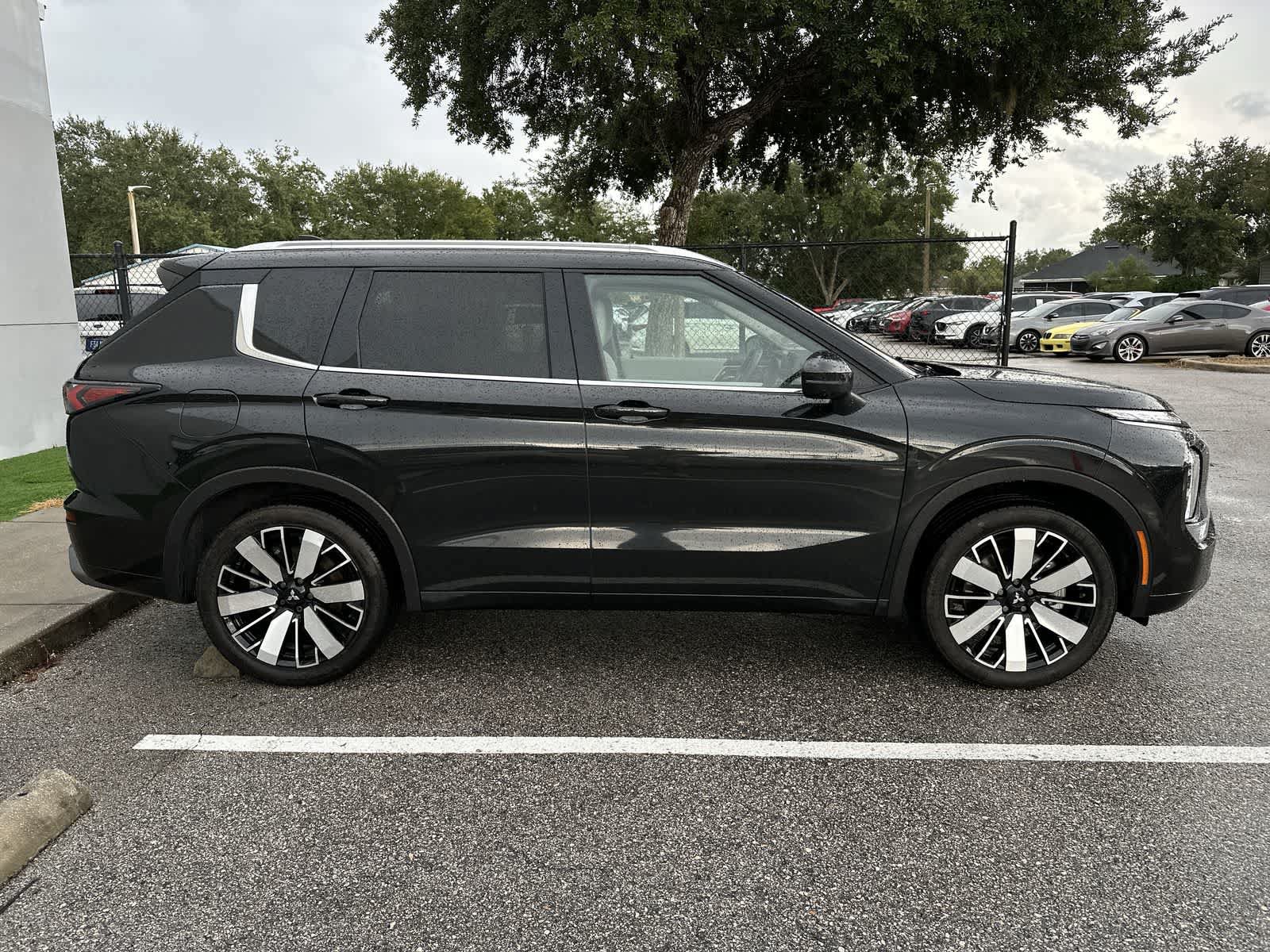 Used 2025 Mitsubishi Outlander SEL FWD image 10