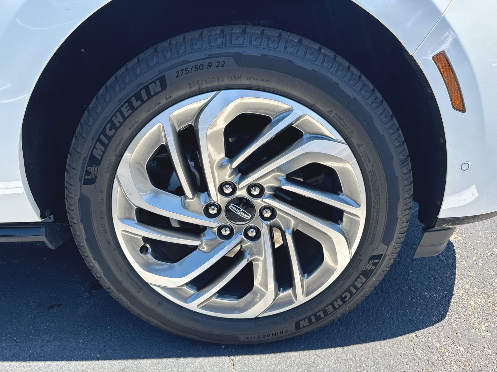Used 2025 Lincoln Navigator Reserve AWD/4WD image 2