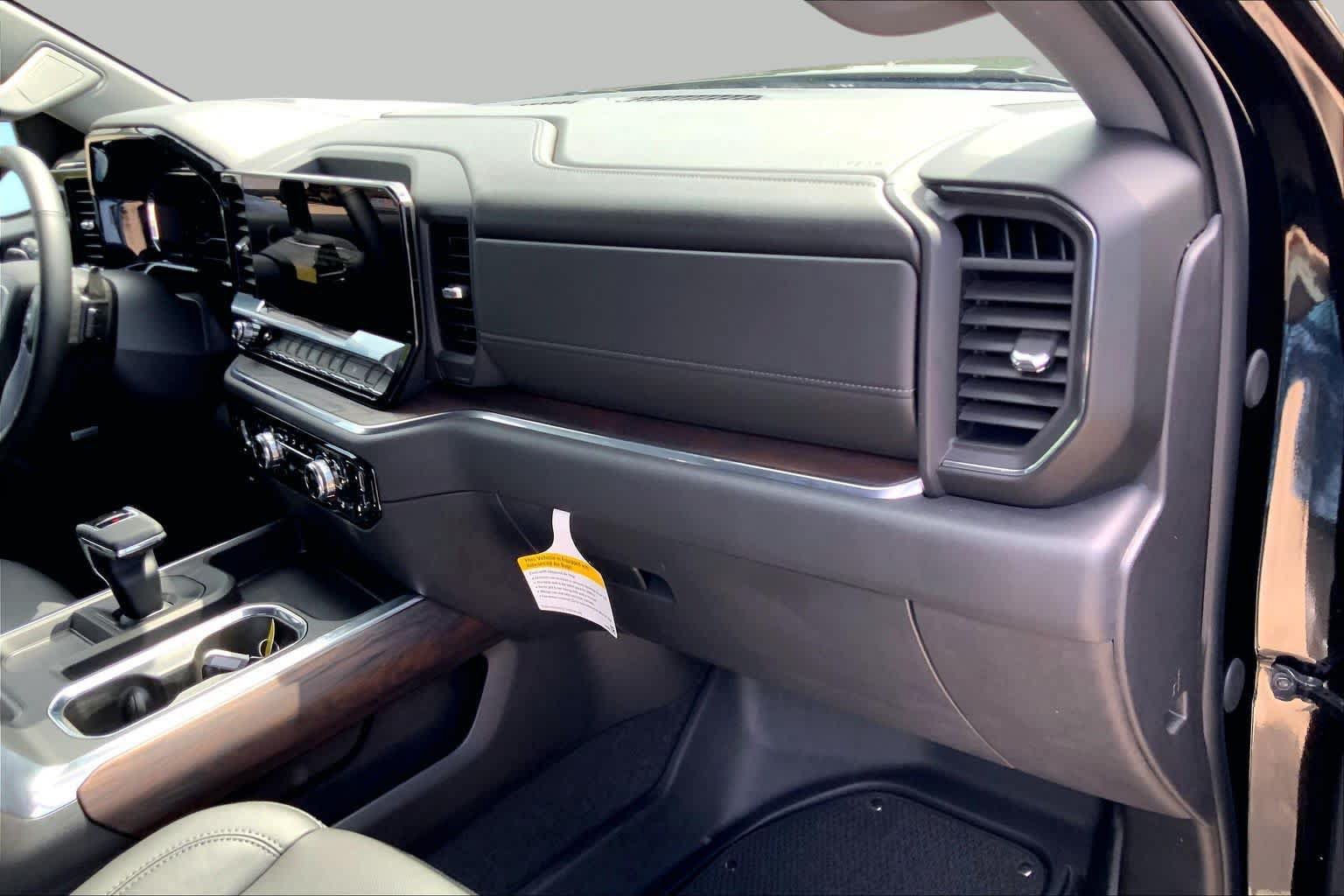 Used 2024 GMC Sierra 1500 SLT AWD/4WD image 18