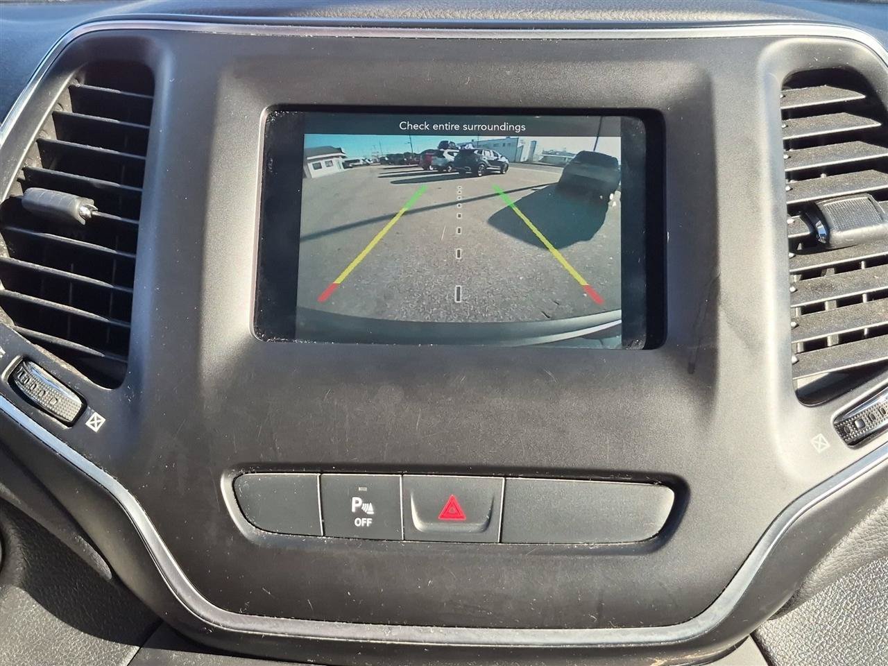 Used 2019 Jeep Cherokee Latitude w/ Popular Appearance Group FWD image 24