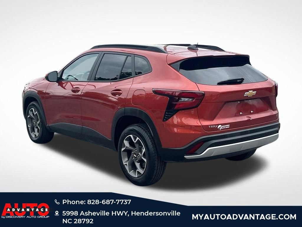 Used 2024 Chevrolet Trax LT w/ Driver Confidence Package FWD image 6