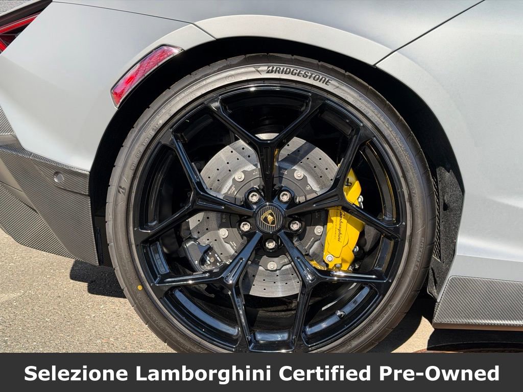 Used 2025 Lamborghini Revuelto image 8