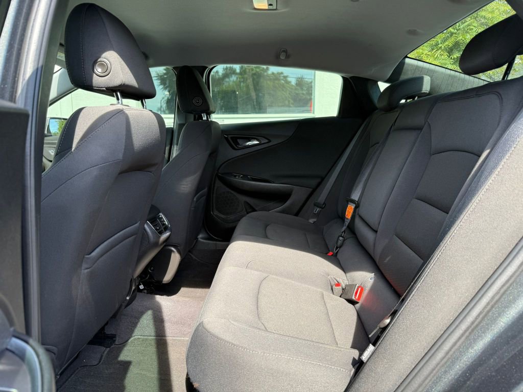 Used 2017 Chevrolet Malibu LT image 18