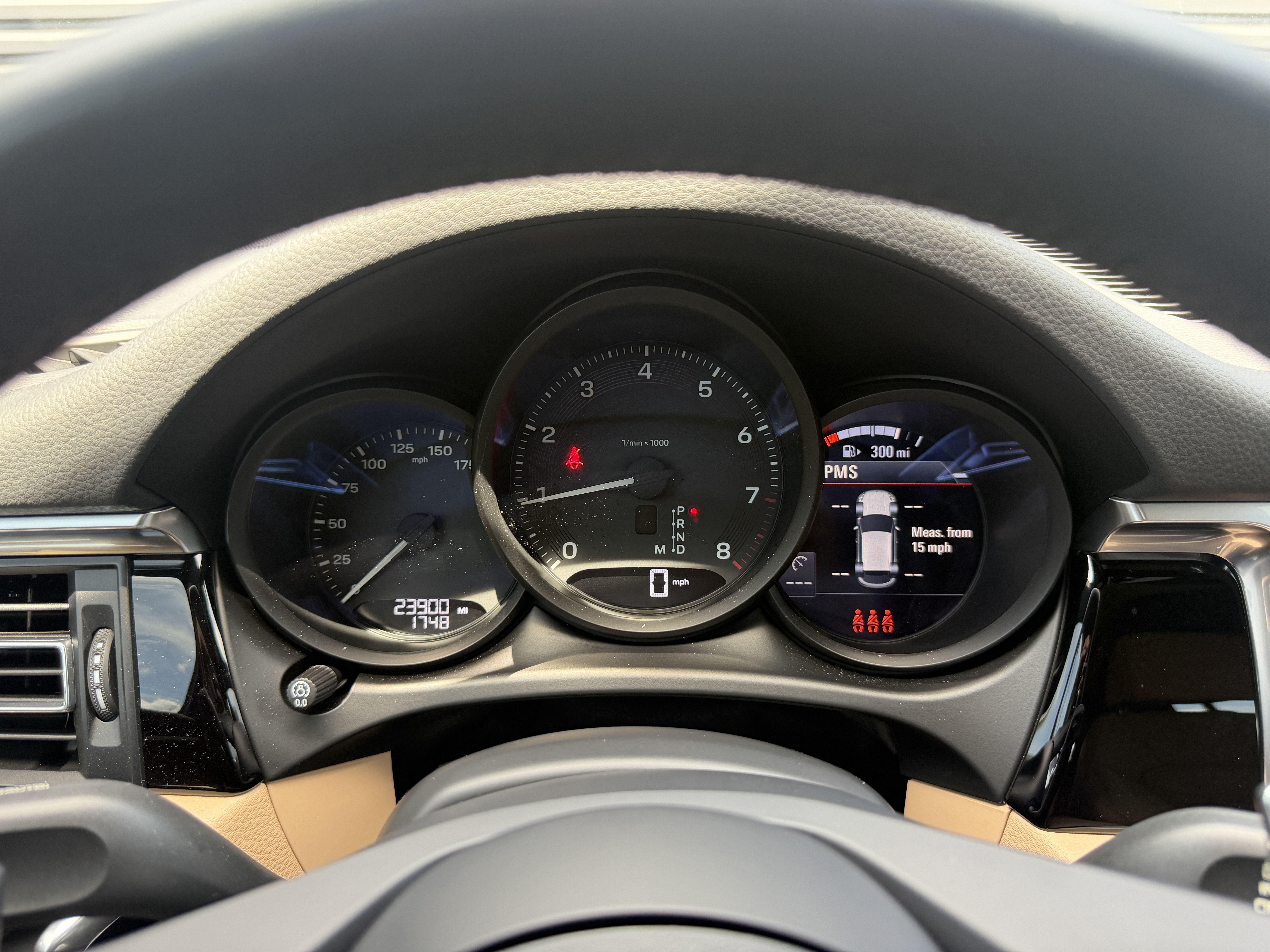 Certified 2024 Porsche Macan AWD/4WD image 16