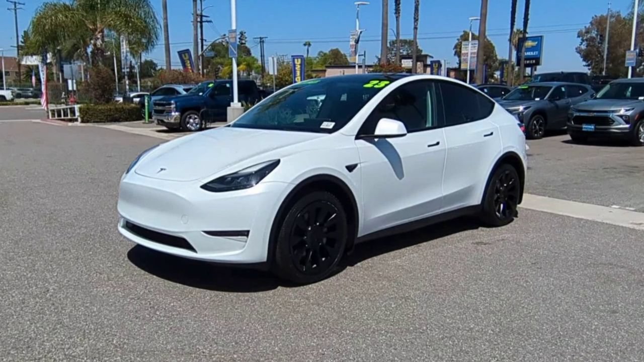 Used 2023 Tesla Model Y Long Range AWD/4WD image 4