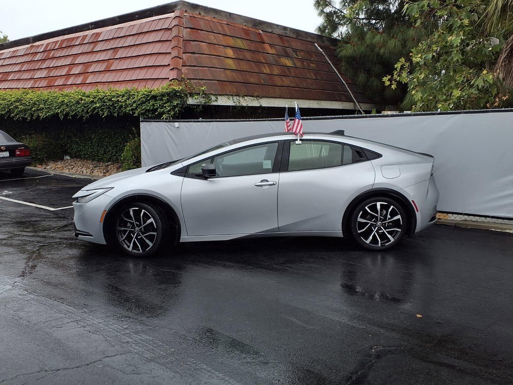 Used 2024 Toyota Prius Prime Premium w/ Advanced Technology Package image 3