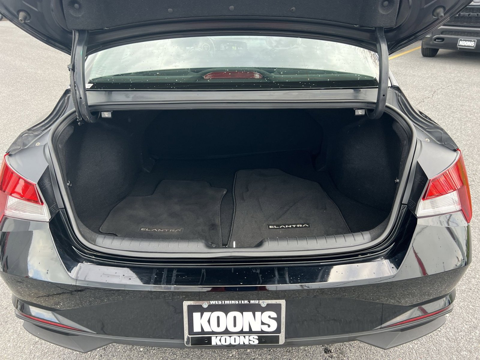 Used 2023 Hyundai Elantra SEL w/ Convenience Package image 24