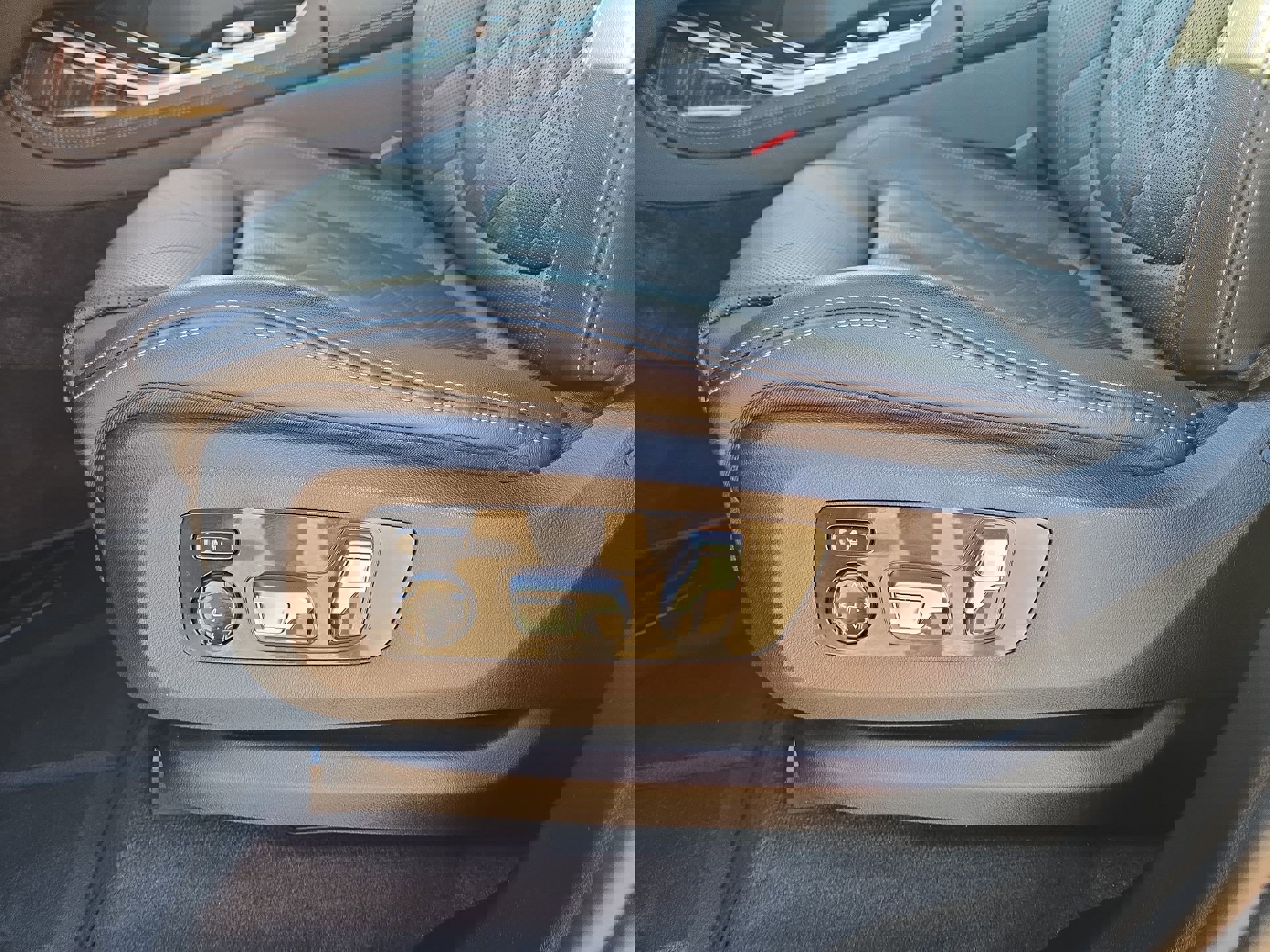 Certified 2024 BMW X7 xDrive40i image 17