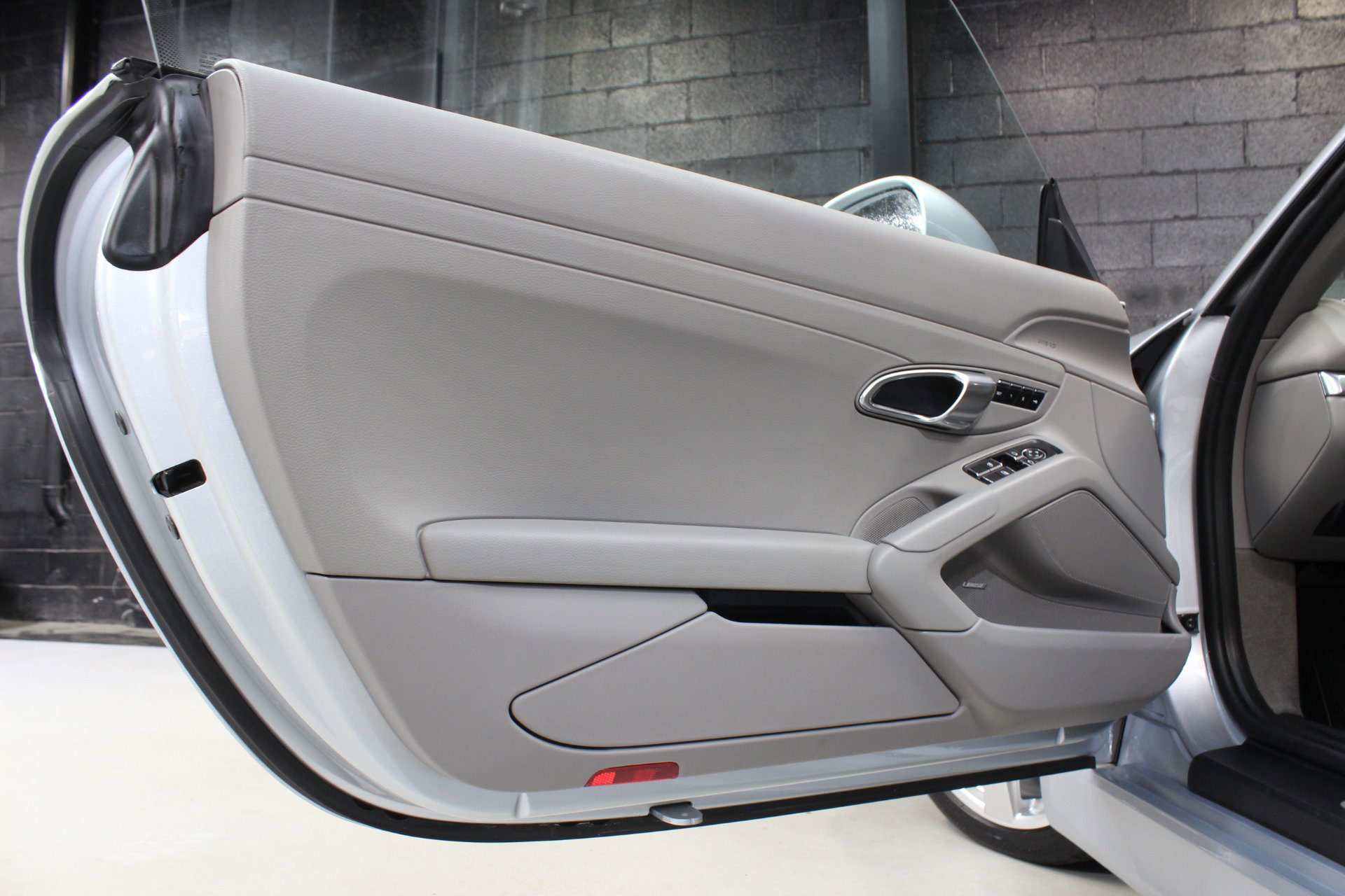 Used 2015 Porsche Cayman RWD image 29