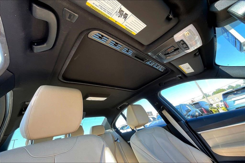 Used 2017 BMW 340i xDrive Sedan AWD/4WD image 27