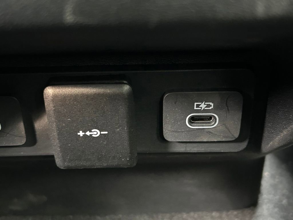 Used 2024 Land Rover Range Rover Evoque Dynamic SE image 23