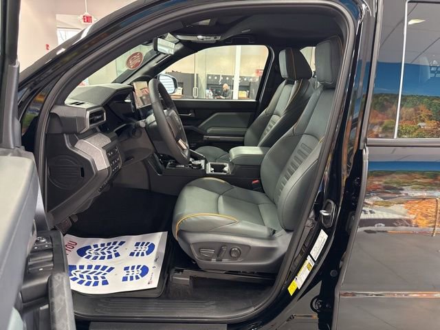 Used 2025 Toyota Tacoma Trailhunter image 27