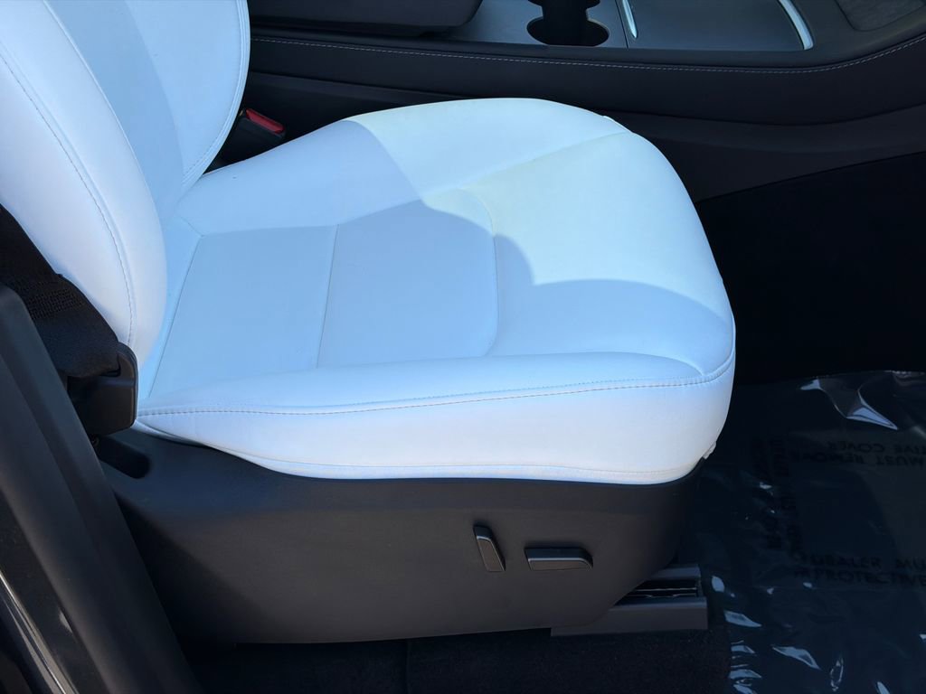 Used 2024 Tesla Model Y Long Range AWD/4WD image 10