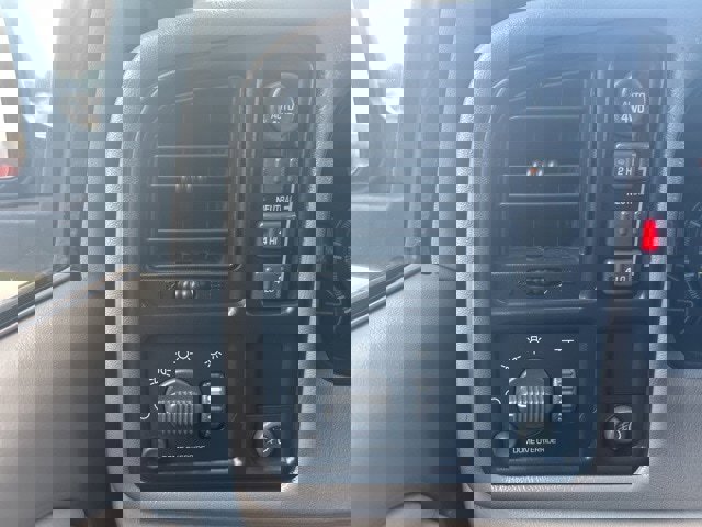 Used 2000 Chevrolet Suburban LS w/ LS Preferred Equipment Group image 19