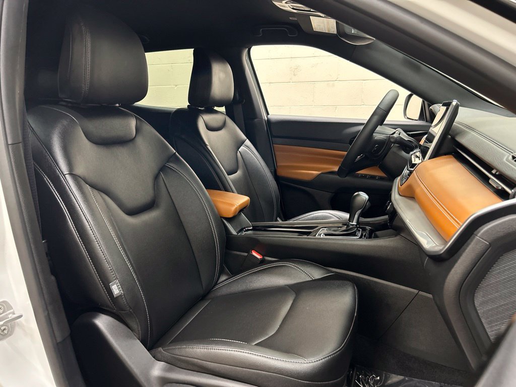 Used 2025 Jeep Compass Limited AWD/4WD image 10