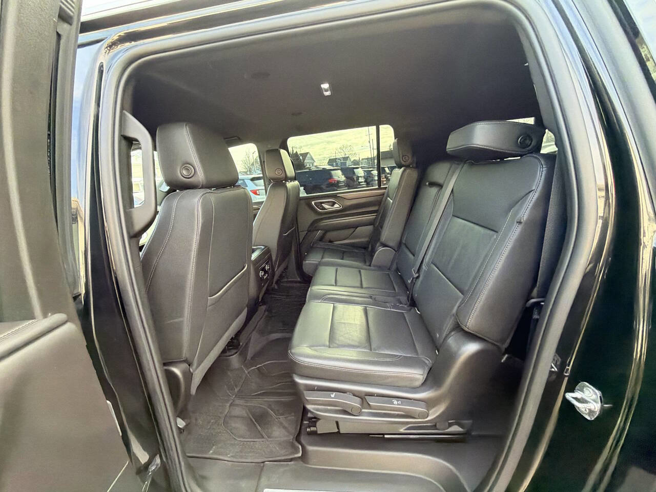 Used 2022 Chevrolet Suburban LT image 42