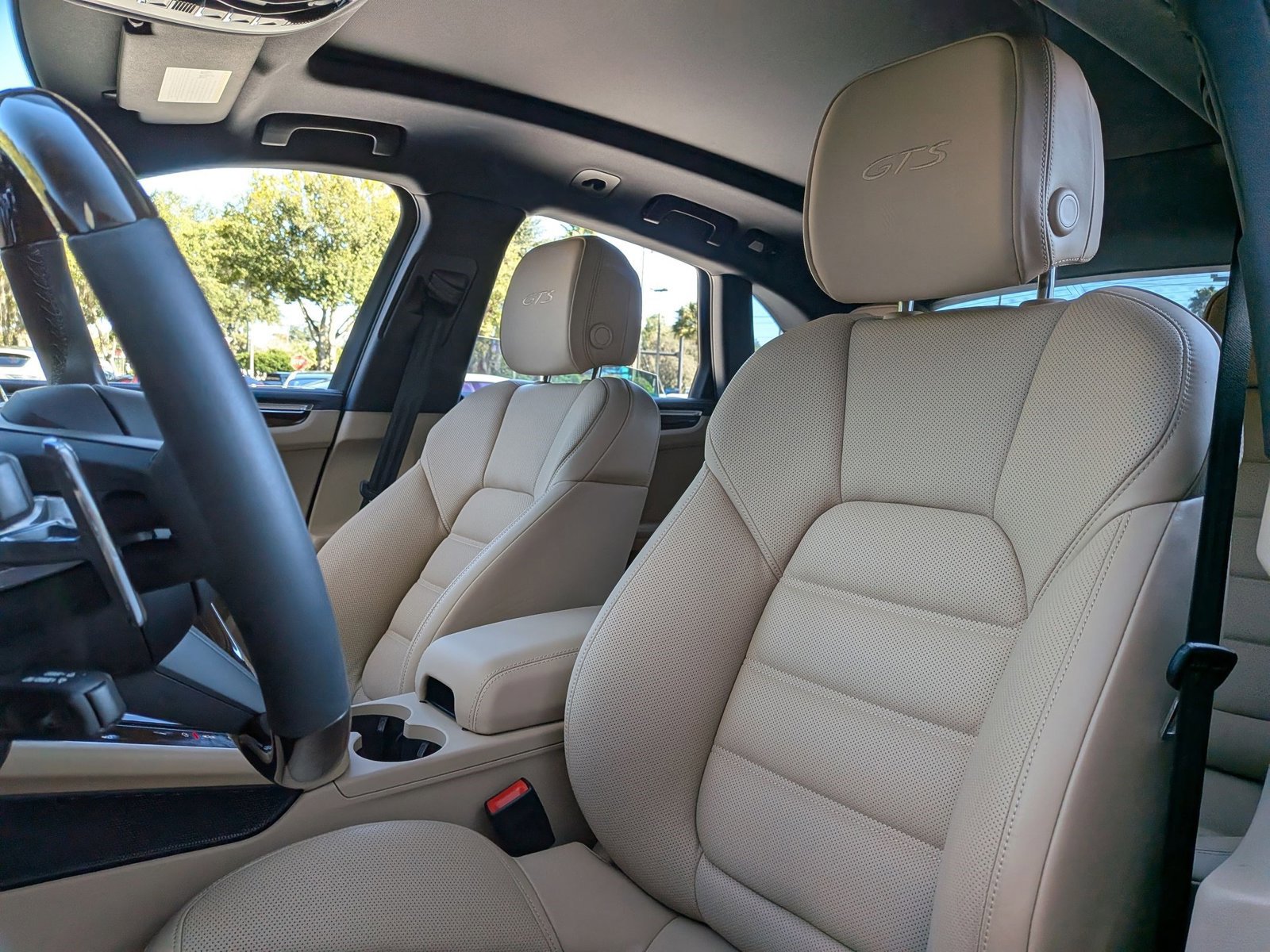 Certified 2025 Porsche Macan GTS image 5