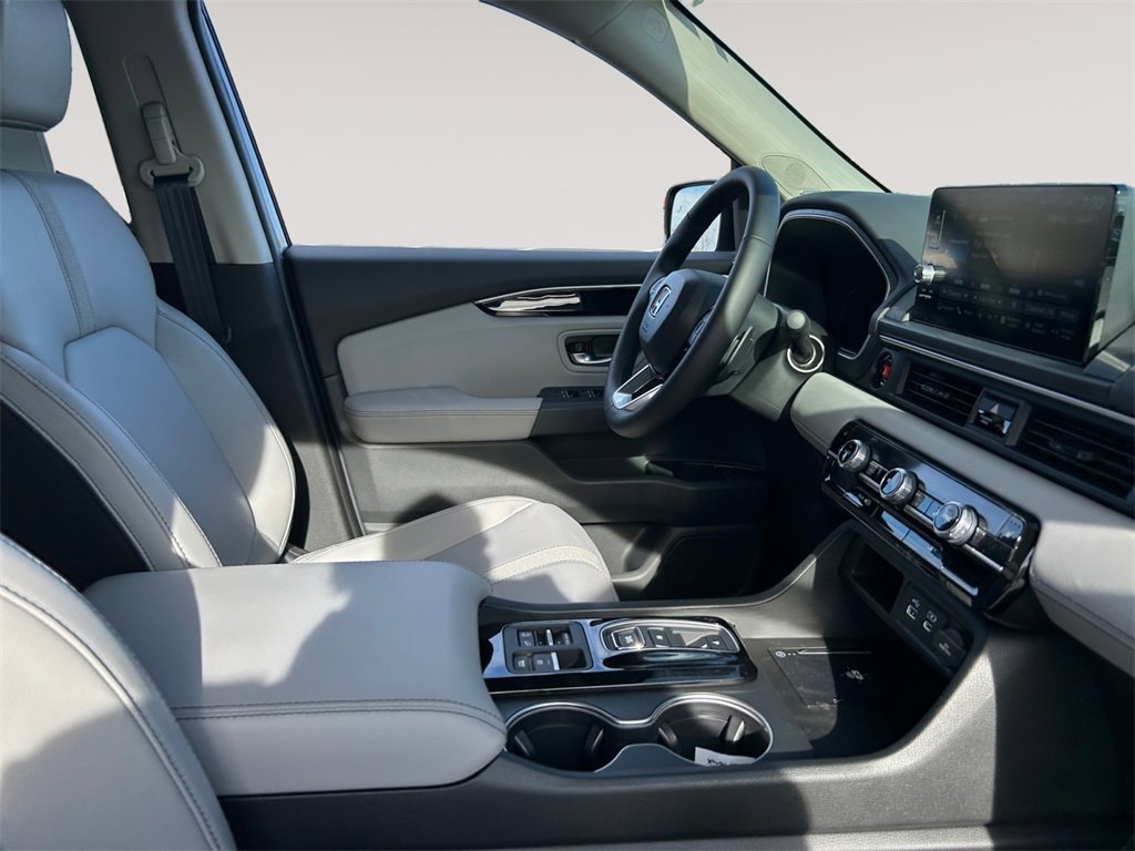 New 2025 Honda Pilot Touring image 15