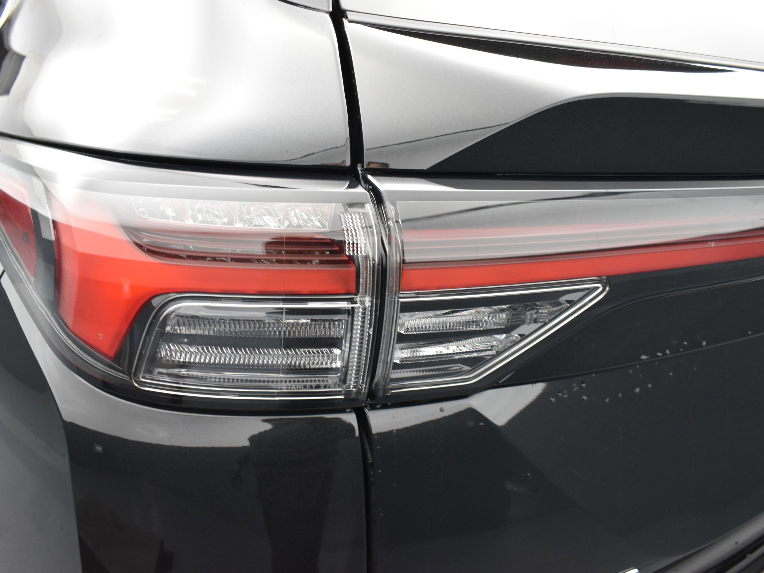 New 2026 Mitsubishi Outlander LE image 8