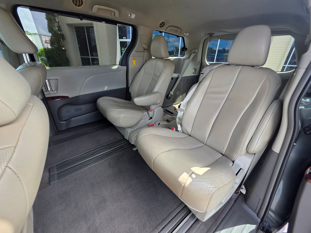 Used 2014 Toyota Sienna Limited image 15