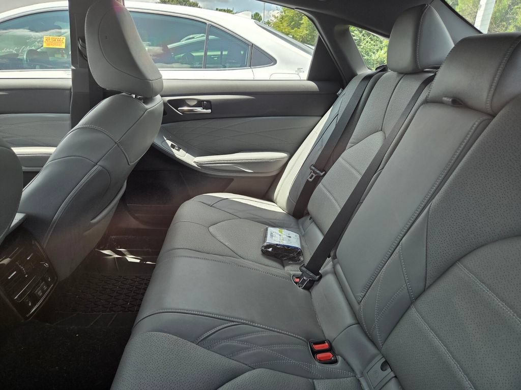 Used 2021 Toyota Avalon Limited w/ Advanced Safety Package FWD image 6