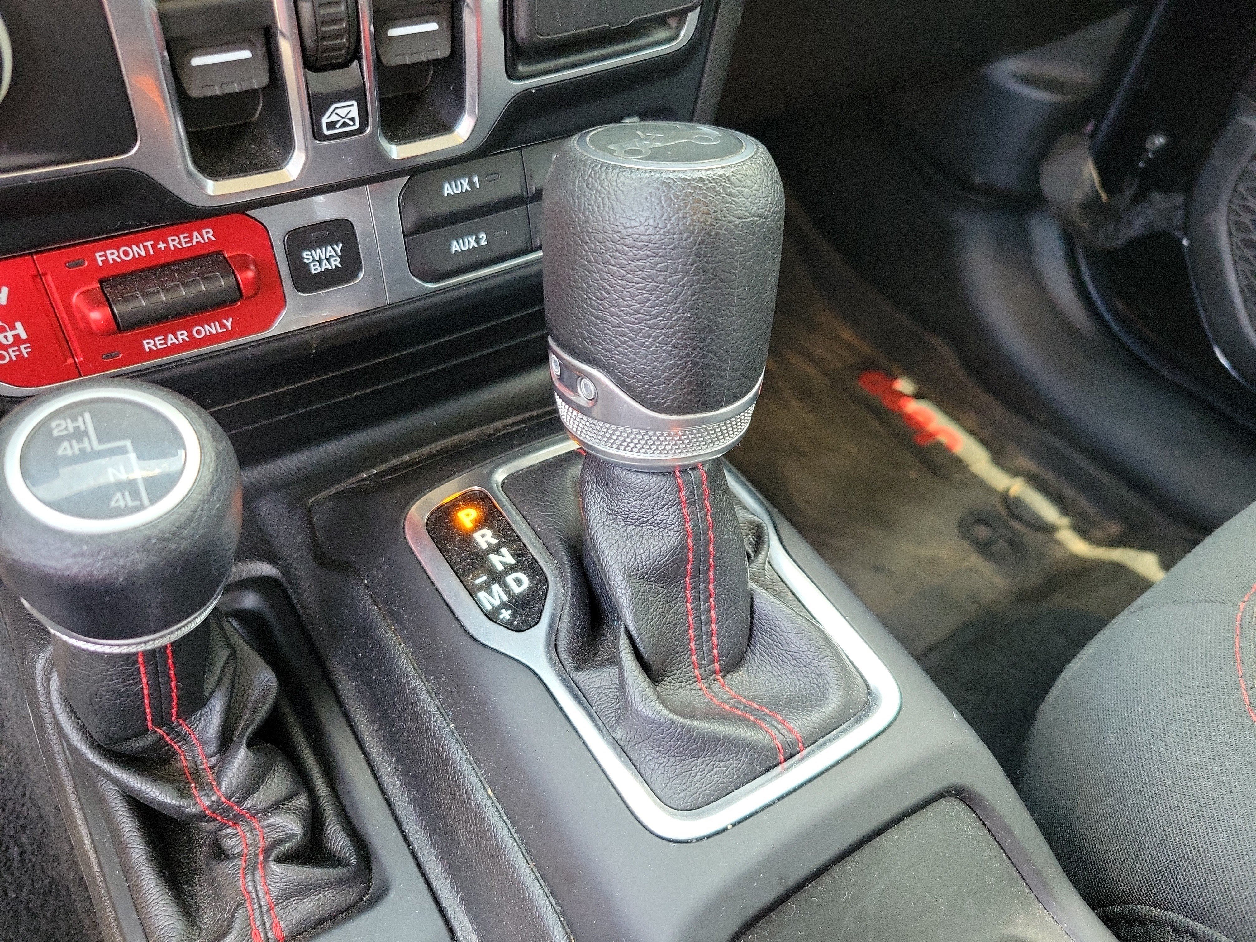 Used 2019 Jeep Wrangler Unlimited Rubicon w/ Dual Top Group AWD/4WD image 11