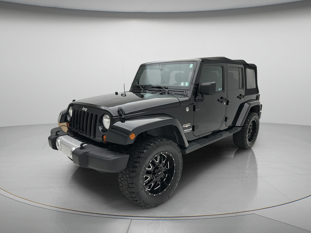 Used 2013 Jeep Wrangler Unlimited Sahara AWD/4WD image 3