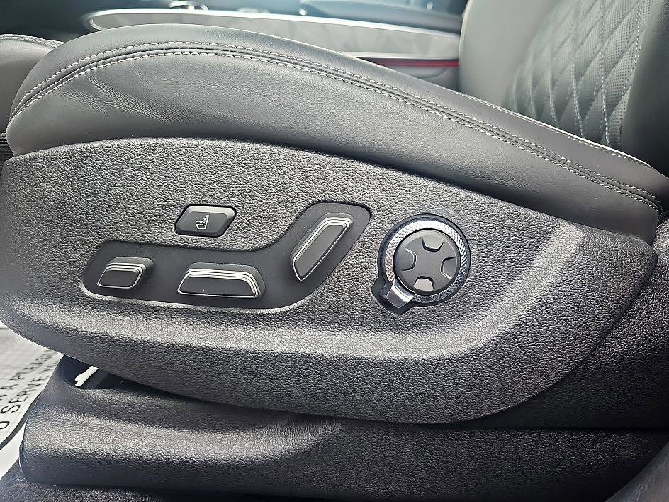 Used 2025 Genesis GV70 3.5T Sport w/ Sport Advanced Package image 15