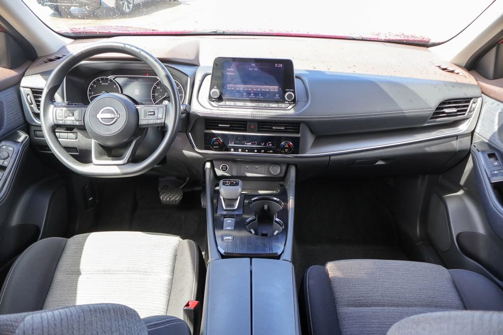 Used 2023 Nissan Rogue SV image 6