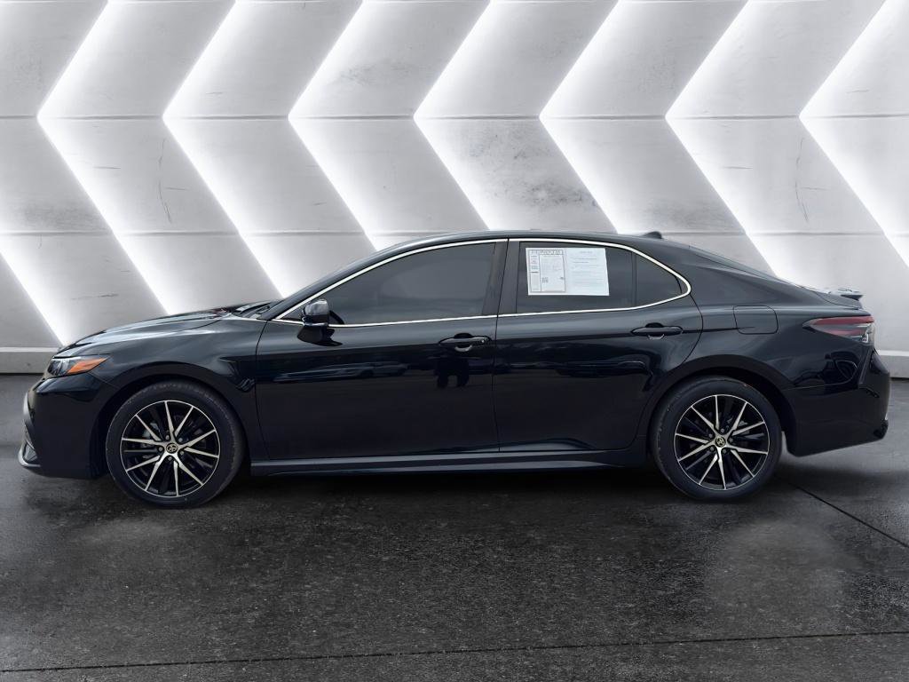 Used 2023 Toyota Camry SE image 4