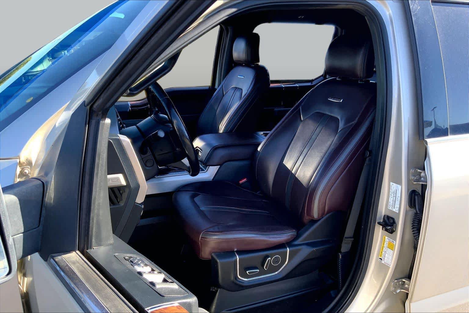 Used 2017 Ford F150 Platinum w/ Equipment Group 701A Luxury AWD/4WD image 8
