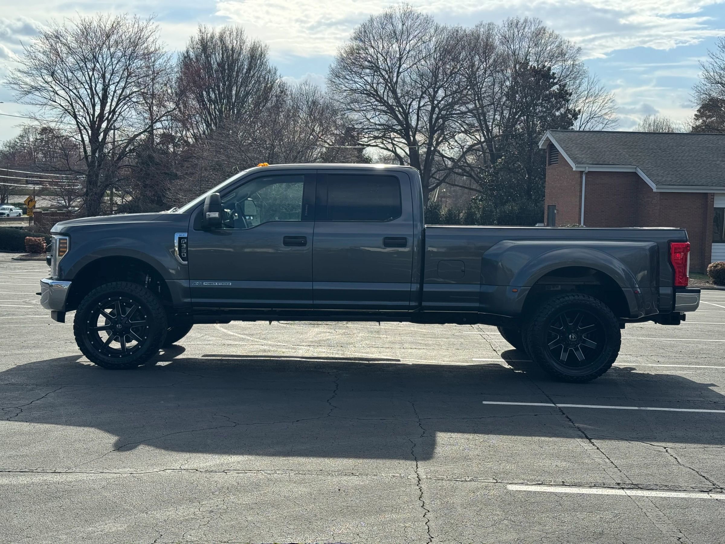 Used 2019 Ford F350 XLT image 2