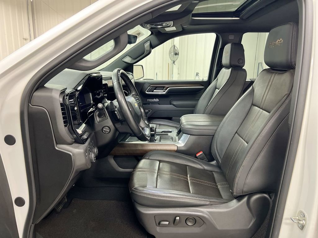 Used 2025 Chevrolet Silverado 1500 High Country w/ Technology Package image 21