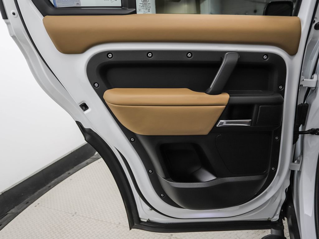 Used 2025 Land Rover Defender 110 X-Dynamic SE image 20