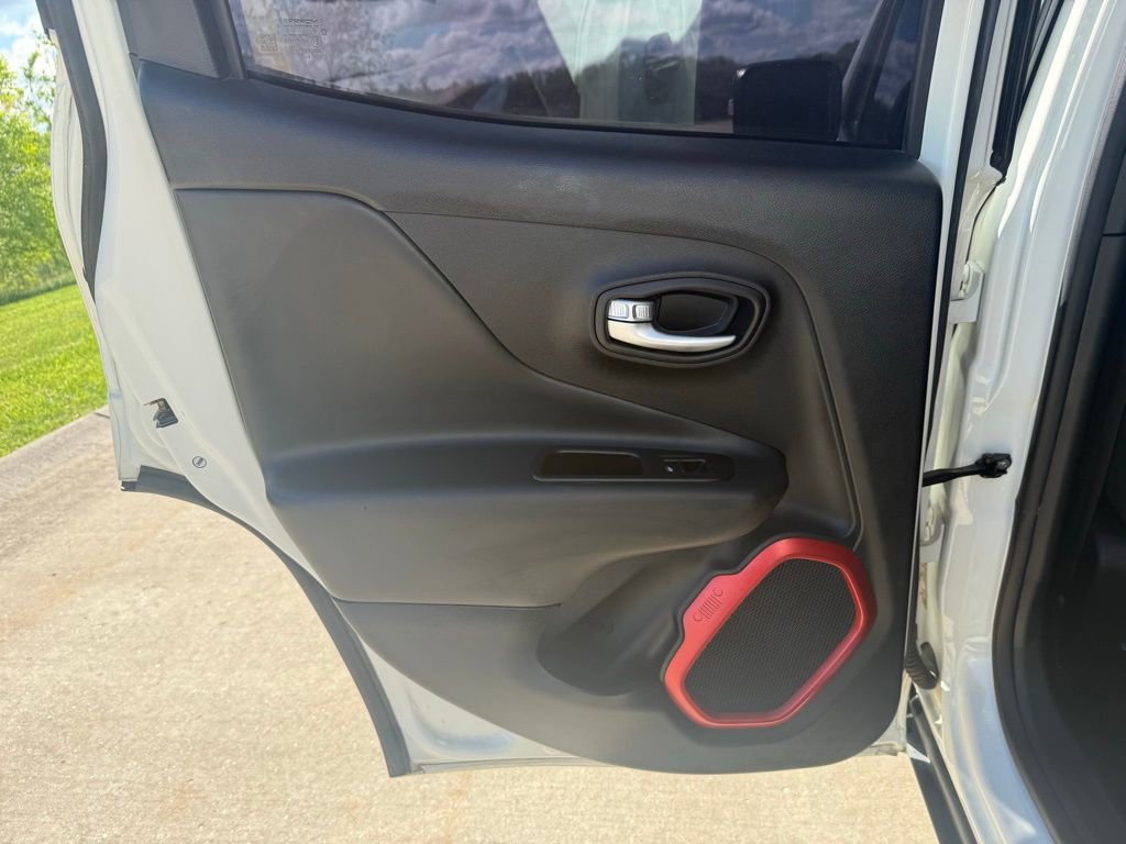 Used 2019 Jeep Renegade Trailhawk w/ Cold Weather Group II AWD/4WD image 12