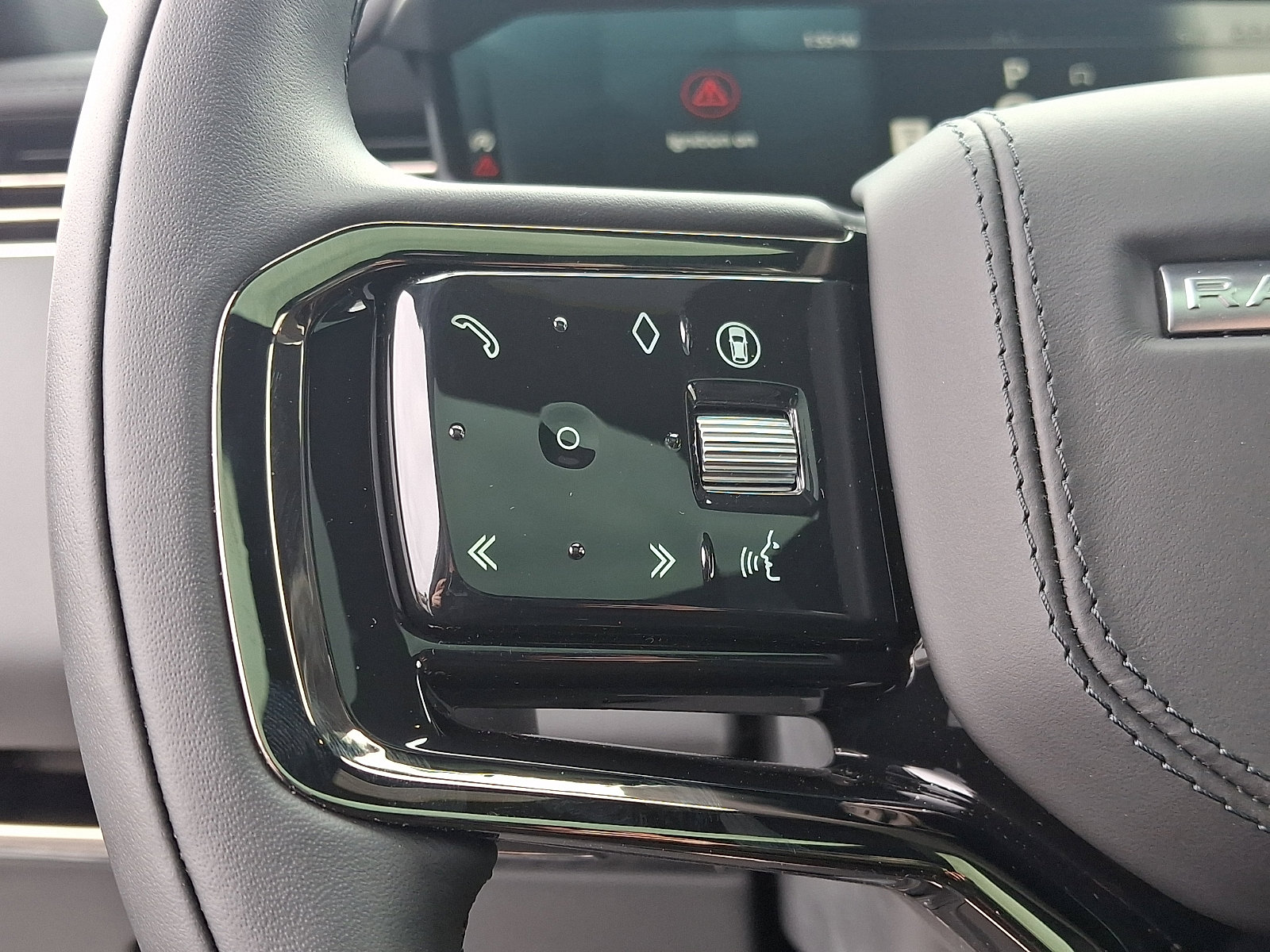 Used 2024 Land Rover Range Rover Sport Dynamic SE image 21