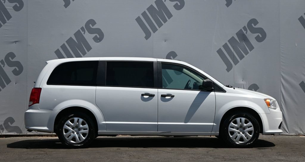 Used 2019 Dodge Grand Caravan SE w/ UConnect Hands-Free Group FWD image 4