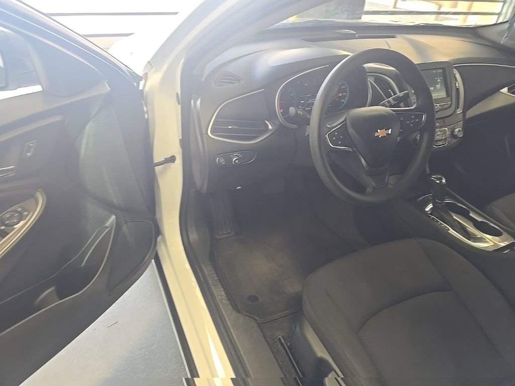 Used 2018 Chevrolet Malibu LS w/ LPO, Convenience Package 1 FWD image 2