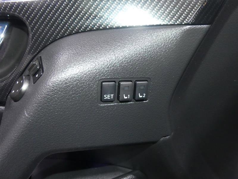 Used 2018 Nissan Rogue SL w/ Premium Package image 19